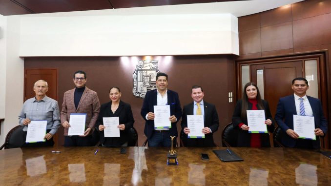 Firma Leo Montañez Convenio con Universidad Panamericana en beneficio del desarrollo académico y profesional
