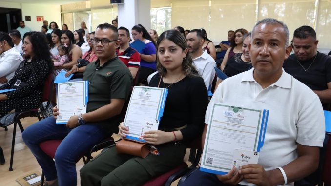 Estudia la preparatoria a tu ritmo, gratis y con validez oficial