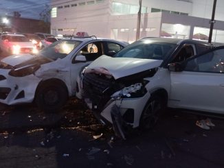 Policía Vial atiende choque entre dos vehículos en el fraccionamiento Los Cedros