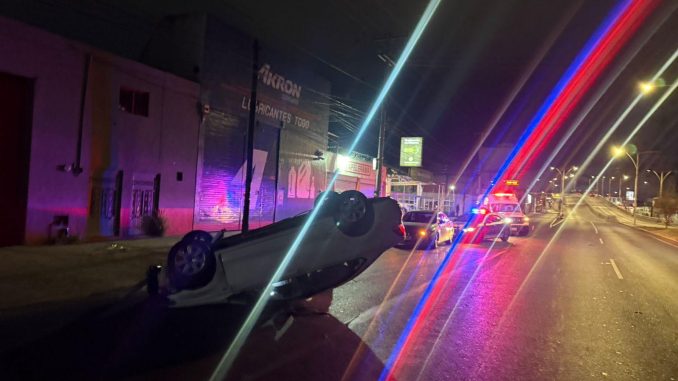 Policía Vial atiende volcadura en Av. Aguascalientes