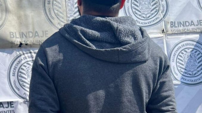 Policías Estatales que se encontraban en la puerta norte le brindaron el auxilio a conductora para detener a su pareja sentimental que la había agredido físicamente