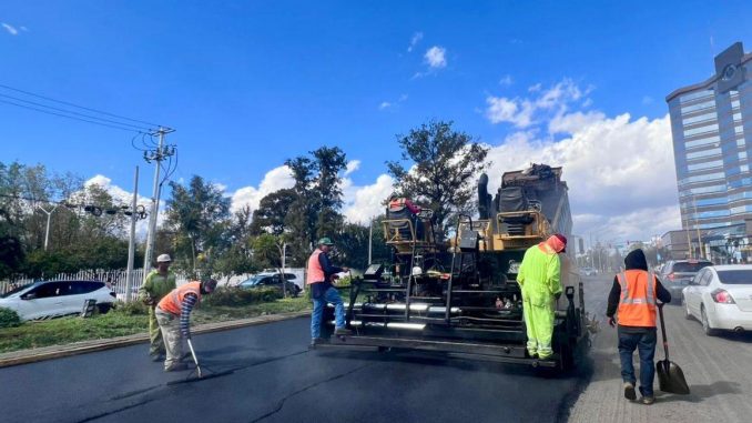 🚧🛣️ Seguimos avanzando en la repavimentación con asfalto de avenida Universidad