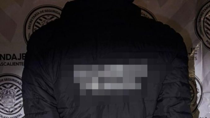 Sujeto que tenía en su poder envoltorio de sustancia granulada al parecer cristal fue detenido por Uniformados de la Policía Metropolitana