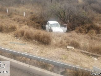 Policías Estatales intervienen accidente tipo salida de camino en la carretera estatal 60 que conduce a Cañada Honda, Aguascalientes