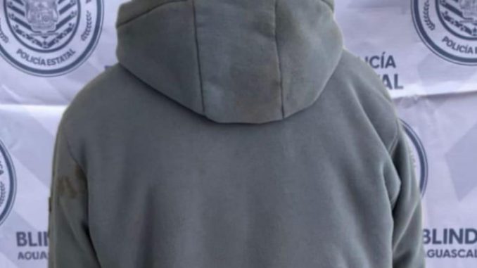 Policías Estatales de Aguascalientes detienen a sujeto en poder de envoltorio con sustancia granulada al parecer cristal
