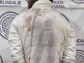 Policías del Mando Coordinado sorprenden a sujeto en el interior de un vehículo cuando pretendía apoderarse del equipo de sonido