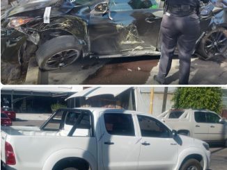 Policía Vial atiende choque con posterior volcadura en Av. Universidad