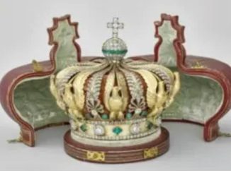 Museo del Louvre | Corona robada, dañada y después recuperada, podría ser restaurada