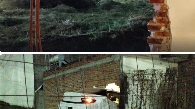 Policía Vial atiende choque contra malla metálica y barda en Lomas de oriente