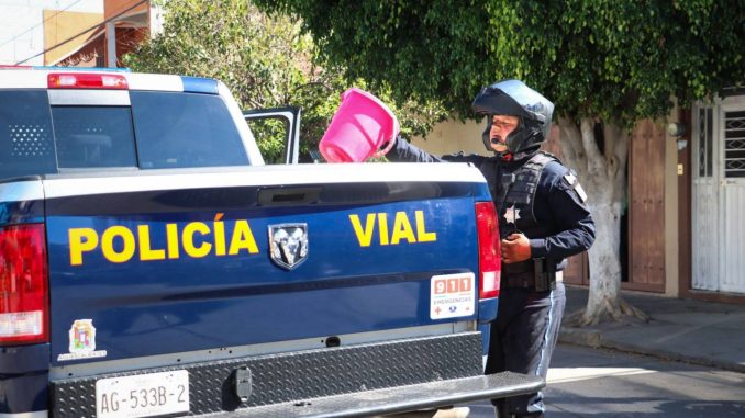 Fortalece Policía Vial Operativo Escoba para retirar objetos que obstaculizan la vía pública
