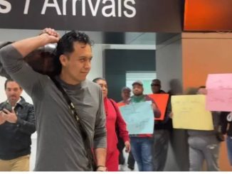 Video | Reciben con gritos a Marx Arriaga en Chihuahua; acusa a Mario Delgado de organizar la protesta