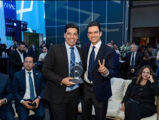 Entregan a Leo Montañez Premio de la ANAC por novedosa Plataforma Digital para consultas de Desarrollo Urbano y Ordenamiento Territorial