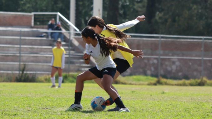 Se preparan las selecciones femeniles de fútbol