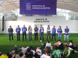 Más y mejores espacios deportivos con nueva cancha de pasto sintético en la López Portillo: Leo Montañez