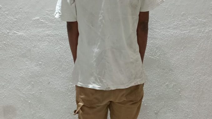 Sujeto señalado por robra un teléfono celular es detenido por la Policía Municipal en la colonia Insurgentes