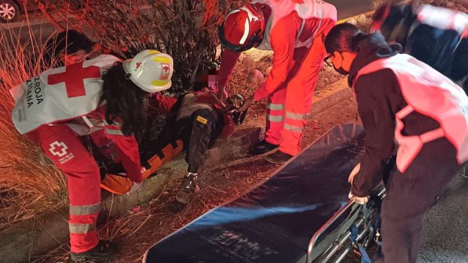 Policía Vial atiende caída de motocicleta sobre boulevard Juan Pablo II