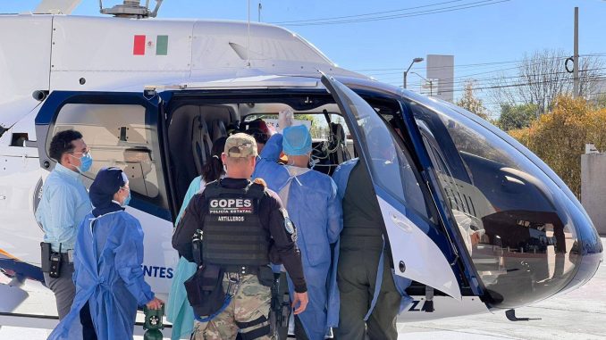 Helicóptero Fuerza 1 apoya traslado urgente de paciente a Centro Médico nacional de Occidente