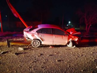 Policía Vial atiende choque contra objetos fijos en Av. Siglo XXI