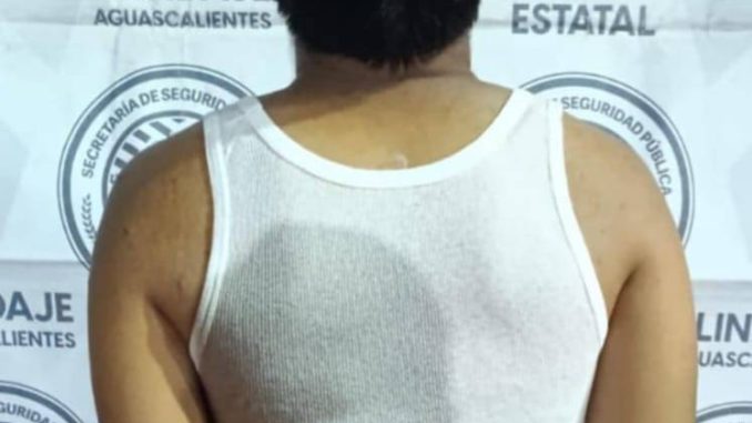 Policías del Mando Coordinado detuvieron a sujeto en poder de arma prohibida, en la comunidad de Villa Juárez, Asientos