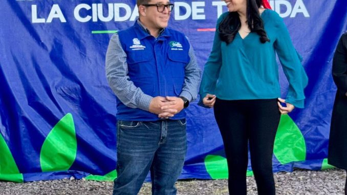 Entrega de tinacos, cisternas y calentadores, contribuyendo a fortalecer su economía: LAT