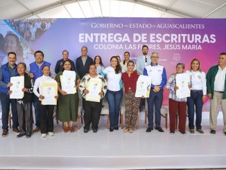 Gobernadora Tere Jiménez hace realidad el sueño de 150 familias: después de 20 años hoy recibieron escrituras