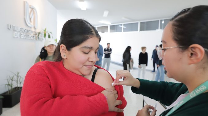UAA refuerza la prevención con jornada de vacunación en la UMD
