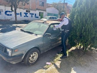 Avanza Policía Vial en el ordenamiento de vehículos abandonados en la vía pública
