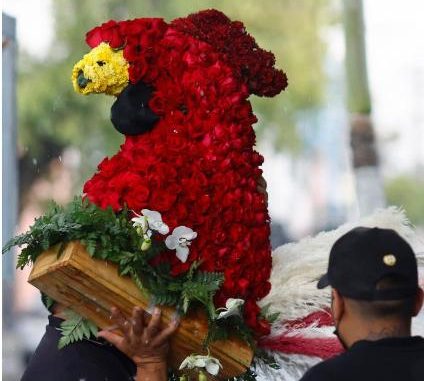 Sepultan a "El Mencho" en Zapopan; su féretro fue dorado