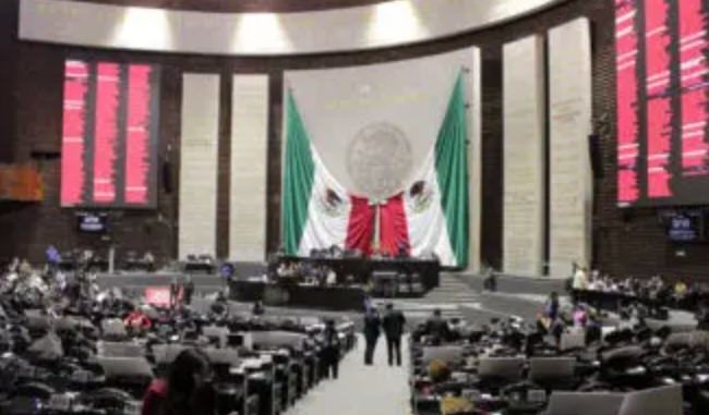 Reforma Electoral va a debate; no hay esperanza de convencer a PT y PVEM: Monreal