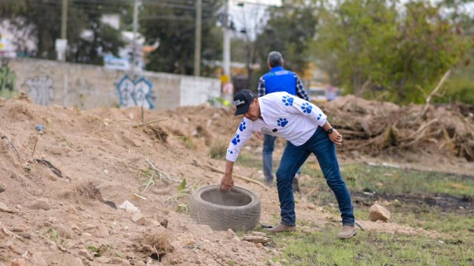 Supervisa Leo Montañez trabajos de limpieza en el Arroyo de Los Arellano para prevenir riesgos en temporada de lluvias