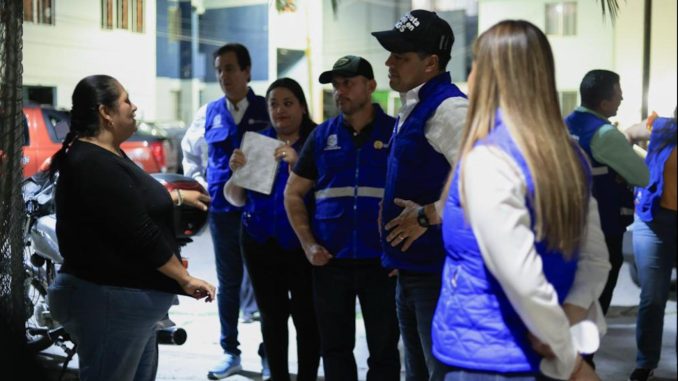 Atiende Leo Montañez a familias de la Unidad Habitacional IV Centenario