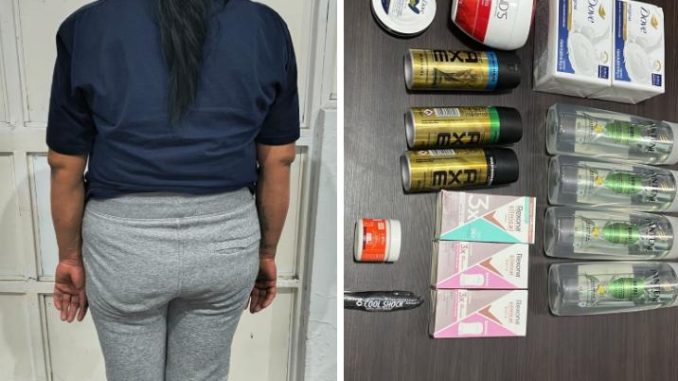 Mujer señalada de robar en tienda de autoservicio es detenida por la Policía Municipal