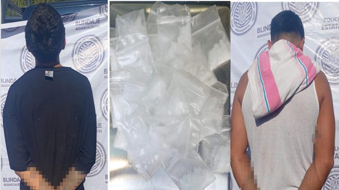 Policías Estatales y Municipales de Asientos detuvieron a dos sujetos en poder de 26 envoltorios con sustancia granulada al parecer cristal