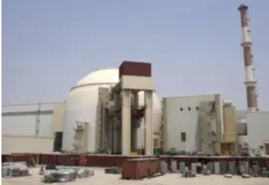 OIEA reporta impacto en planta nuclear iraní; Israel anuncia asesinato del ministro de Inteligencia de Irán