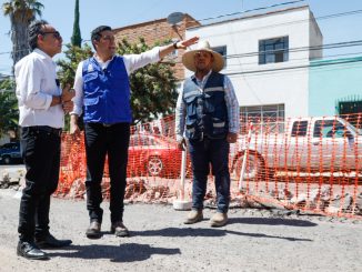 Supervisa Leo Montañez rehabilitación de alcantarillado sanitario en la colonia Gremial