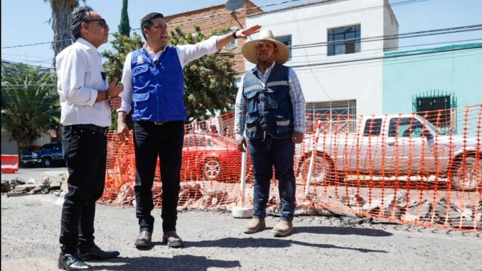 Supervisa Leo Montañez rehabilitación de alcantarillado sanitario en la colonia Gremial