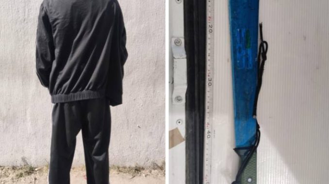 Policía Municipal detiene a sujeto que portaba un machete en Villa Taurina