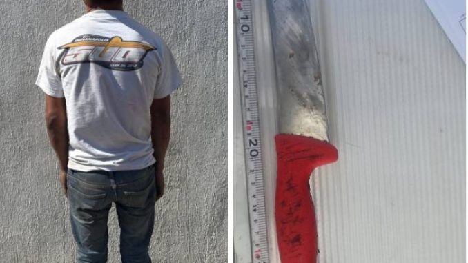 Hombre que portaba cuchillo en la vía pública es detenido por la Policía Municipal el la colonia Altavista