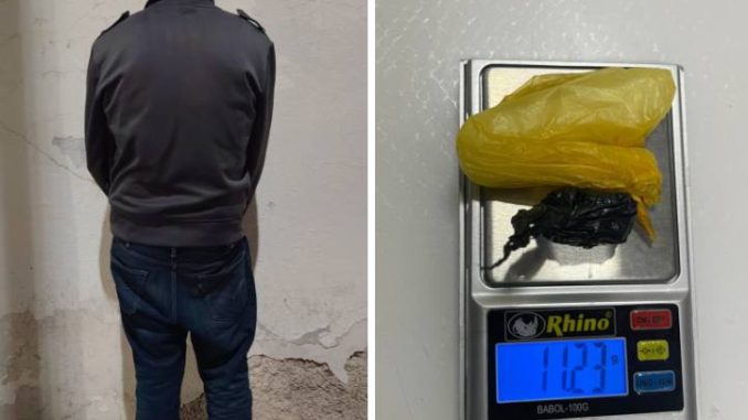 Policía Municipal detiene a sujeto por delitos contra la salud en el fraccionamiento Gómez Portugal