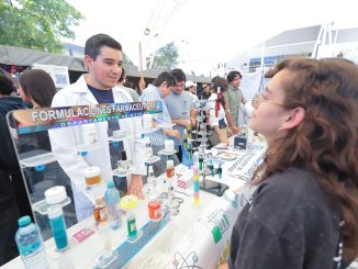 Camino profesional: estudiantes de BACHUAA participan en la 1ª Muestra Profesiográfica