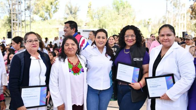 Gobernadora Tere Jiménez encabeza Feria de Salud para la Mujer