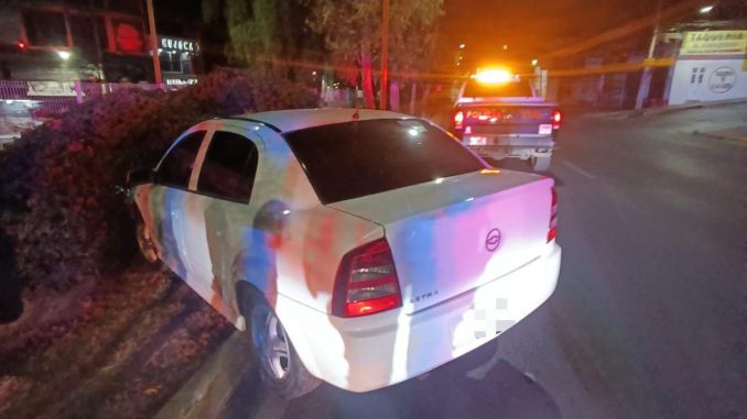 Policía Vial atiende choque contra objeto fijo en Av. Aguascalientes
