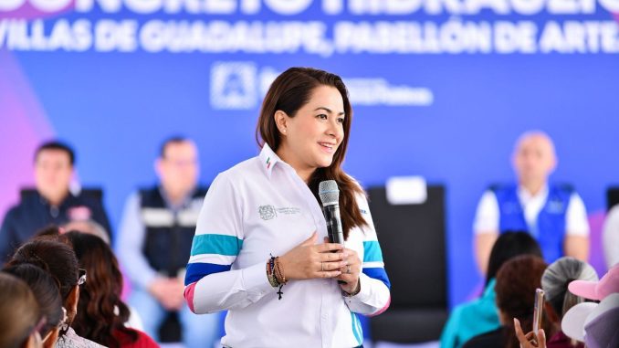 Gobernadora Tere Jiménez entrega nuevas calles con concreto hidráulico en Pabellón de Arteaga