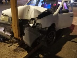 Policía Vial atiende choque contra poste en Av. Constitución