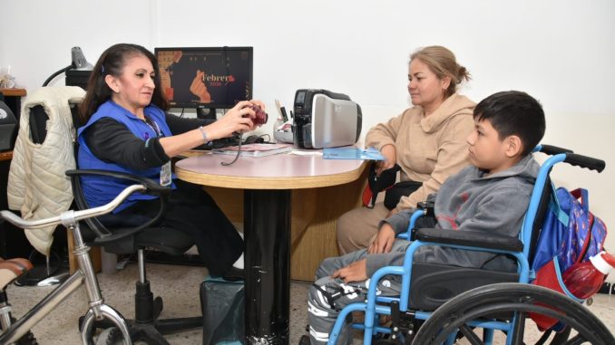 DIF Estatal entrega Credenciales que brindan descuentos y beneficios a personas con Discapacidad