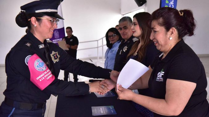 Policía Rosa se capacita en Lenguaje de Señas para mejorar la atención a personas con discapacidad auditiva