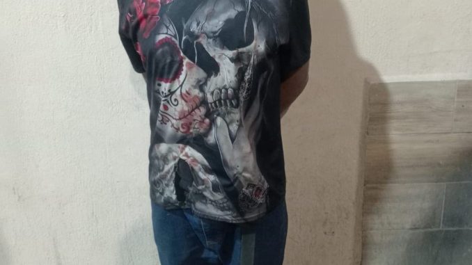 Policía Municipal detiene a joven por tentativa de daño a vehículo y lesiones en Pilar Blanco
