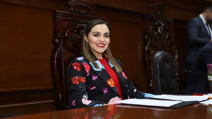 Propone Ana Gómez iniciativa para poner fin a los abusos de los estacionamientos