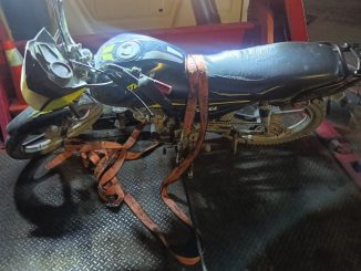 Policías Estatales aseguran motocicleta con alteraciones que fue abandonada a metros de la Puerta de Seguridad oriente