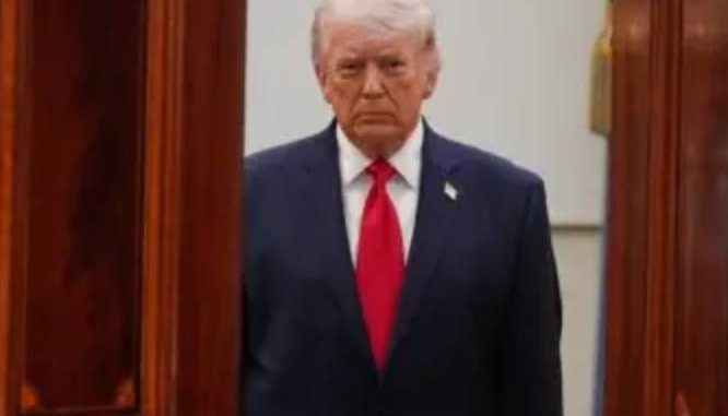 Trump: EE. UU. atacará Irán con 'mucha fuerza' las próximas semanas; 'los regresaremos a la Edad de Piedra'